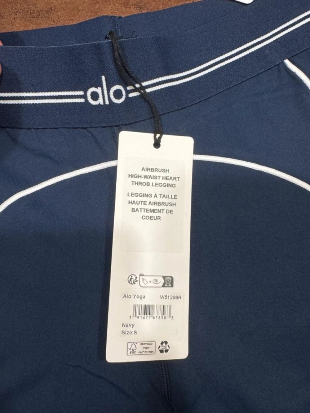 Alo Yoga Airbrush Heart Throb Sports Set Navy S - Picture 6 of 10